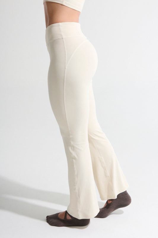 CONJUNTO PANTALÓN BOTA RECTA BEIGE CLARO