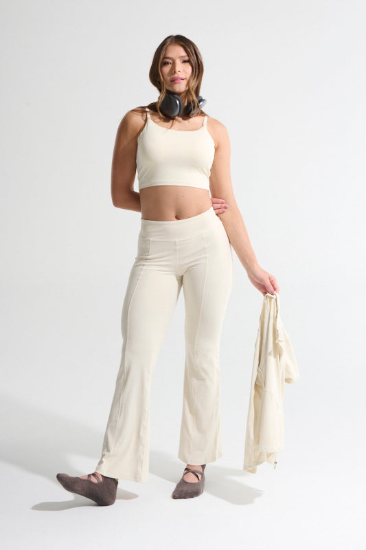 Pantalon bota recta beige claro