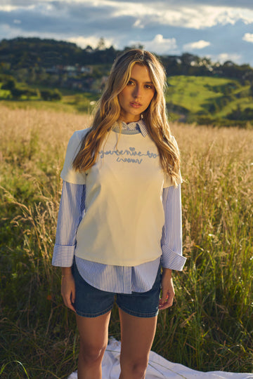 Camiseta cuello azul