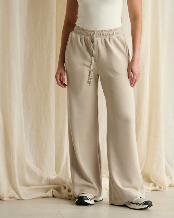 JOGGER PANTALÓN BOTA RECTA BEIGE