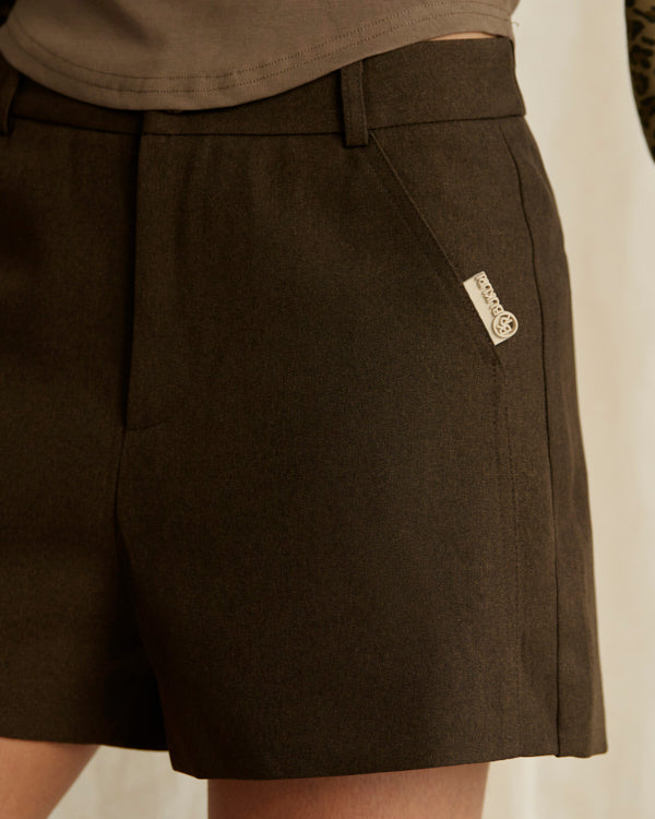 SHORT TEJIDO PLANO TEXTURA CAFE
