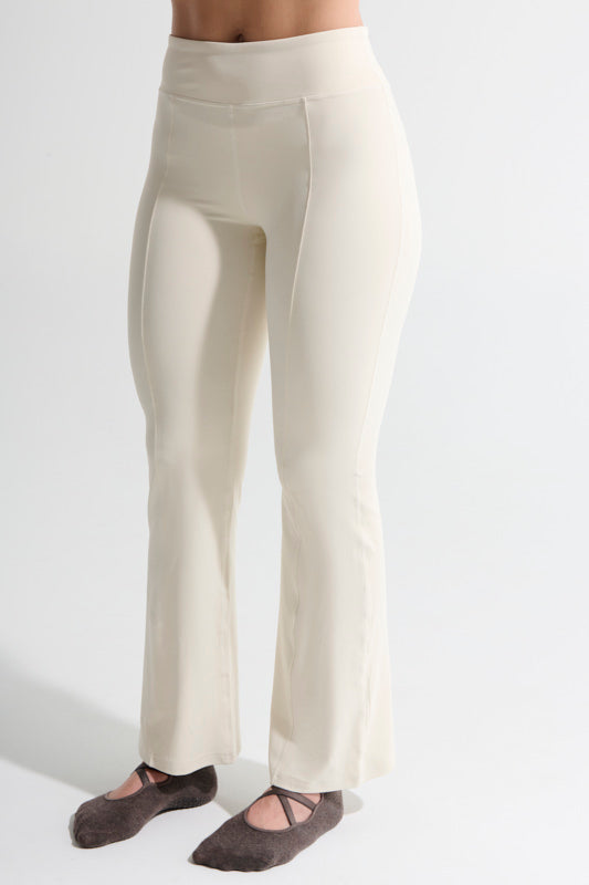 CONJUNTO PANTALÓN BOTA RECTA BEIGE CLARO