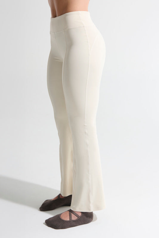 CONJUNTO PANTALÓN BOTA RECTA BEIGE CLARO