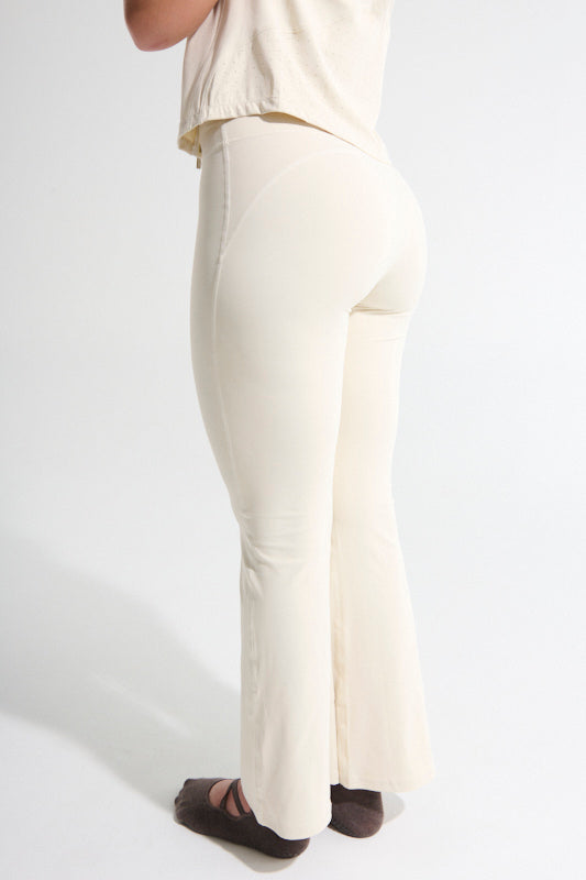 CONJUNTO PANTALÓN BOTA RECTA BEIGE CLARO