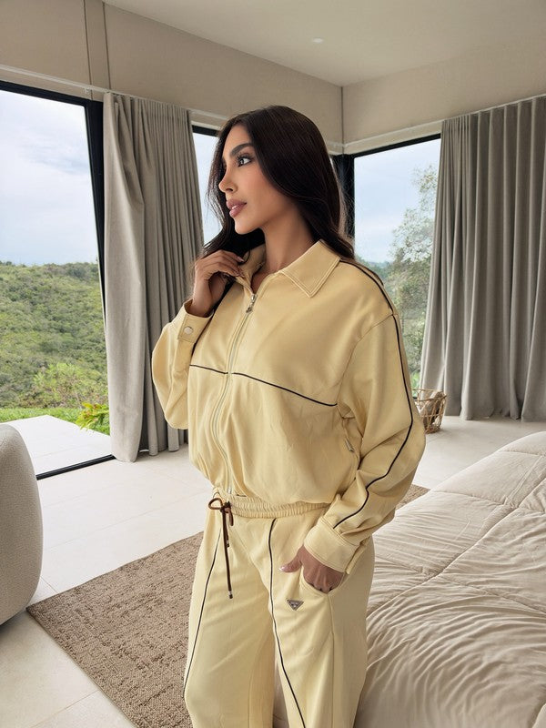 Conjunto chaqueta y pantalón color mantequilla con vivos café para mujer – Bukuri