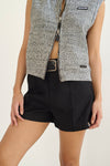 short cinturon negro