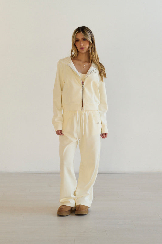 Conjunto capota en blonda