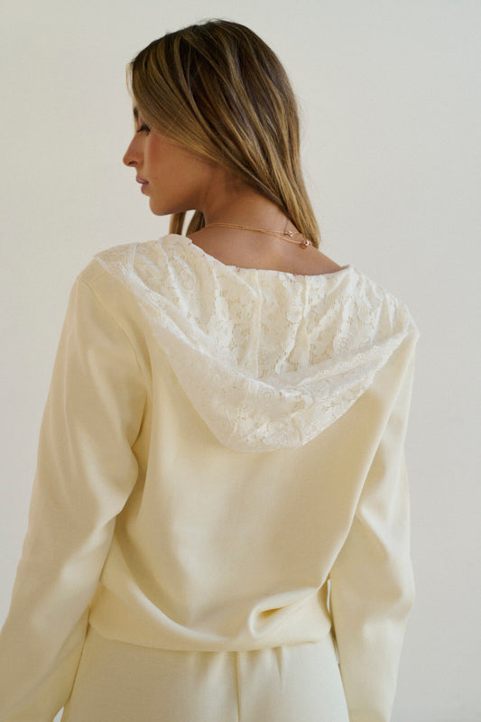 Conjunto capota en blonda