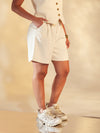 Classic short beige botón nacarado