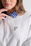 Sueter blanco corazón bordado